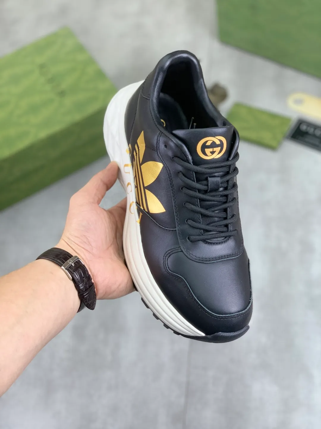Men's shoes 💰P500💰[New style] 🆘 Dad's shoes [GUCCI] Gucci's new men's shoes are the first to be launched, and the materials and workmanship are superior to all versions on the market. The highest quality imported original top calfskin upper with trendy printed patterns ➕, the inner material is made of full-grain pigskin lining, privately molded soft TPU rubber comfortable outsole, and high foot comfort. Actual shooting, imported special materials highlight the unique charm of the brand 2️⃣colors available Size number; 38-44